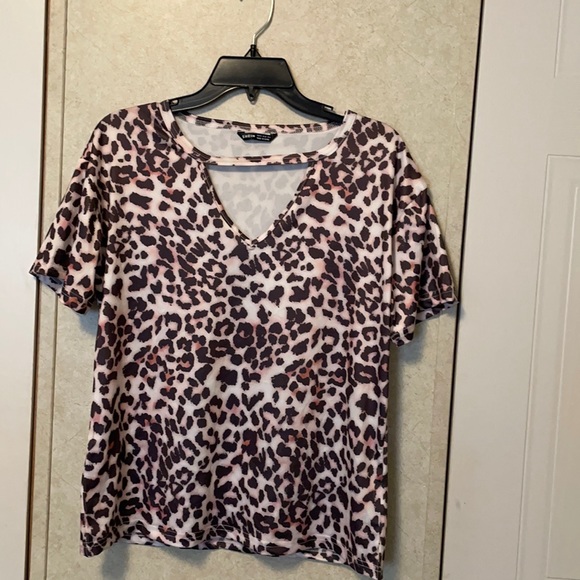 Shirt - Size Medium - Picture 2 of 3